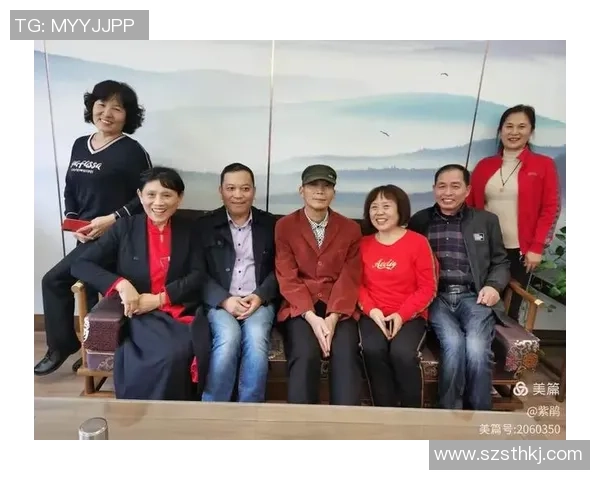 哪位足球明星在爱情中专情且与美丽女性相伴的浪漫故事揭秘